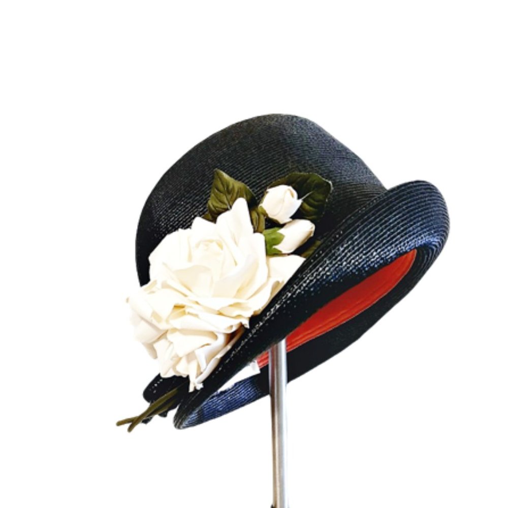 Vintage 1960s Navy Blue Rounded Cloche Style Straw Hat With Large White Roses
